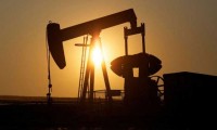 النفط-يتراجع-وسط-توقعات-ببلوغ-الإنتاج-الأمريكي-ذروته