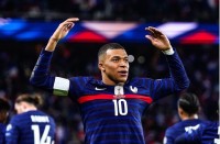 فرنسا-تلحق-بالمتأهلين-لمونديال-قطر-ومبابي-يسجل-رقما-تاريخيا