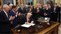 ترامب-يوقع-قانونا-لإنهاء-أطول-إغلاق-حكومي-في-تاريخ-أمريكا