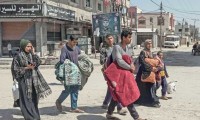 نزوح-عبر-وسائل-نقل-بدائية-ووسط-القصف-والخوف