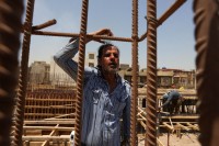عمال-البناء-في-العراق...-الشمس-لا-تحنو-عليهم-ولا-مظلة-القوانين