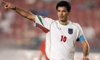 “تهديدات”-لأسطورة-كرة-القدم-الإيرانية-علي-دائي-بعد-دعمه-الاحتجاجات