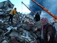 الناس-تموت-تحت-الأنقاض-والسياسيون-يتجادلون-حول-المنفذ-الافضل-