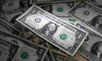 الدولار-يسجل-أدنى-مستوياته-منذ-بداية-العام-وسط-شكوك-إزاء-تهديدات-ترامب-الجمركية